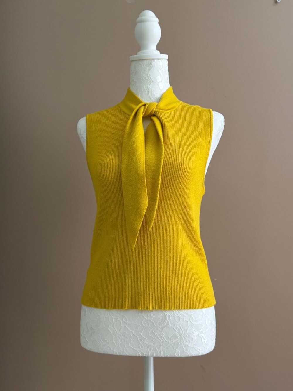 BCBGMAXAZRIA knitted sweater Size L